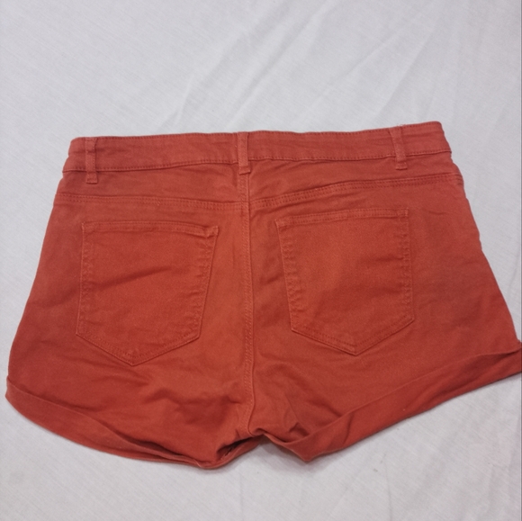 H&M Rust Orange Color Stretch Cuffed Shorts - Picture 3 of 3